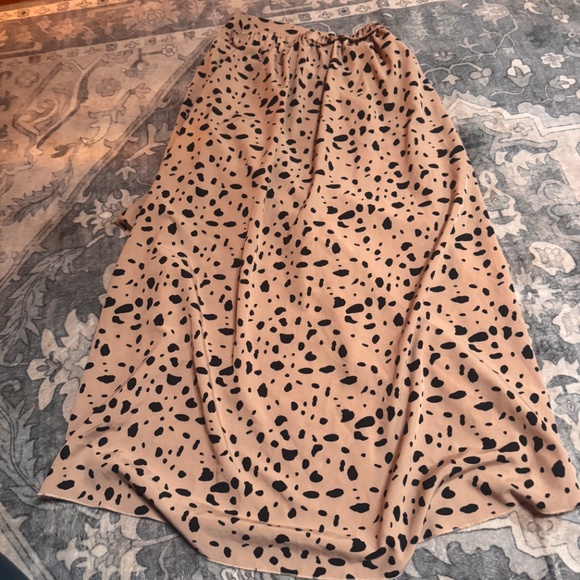 Elegant asymmetrical women's leopard animal print Skirt w ruffles - Picture 4 of 5